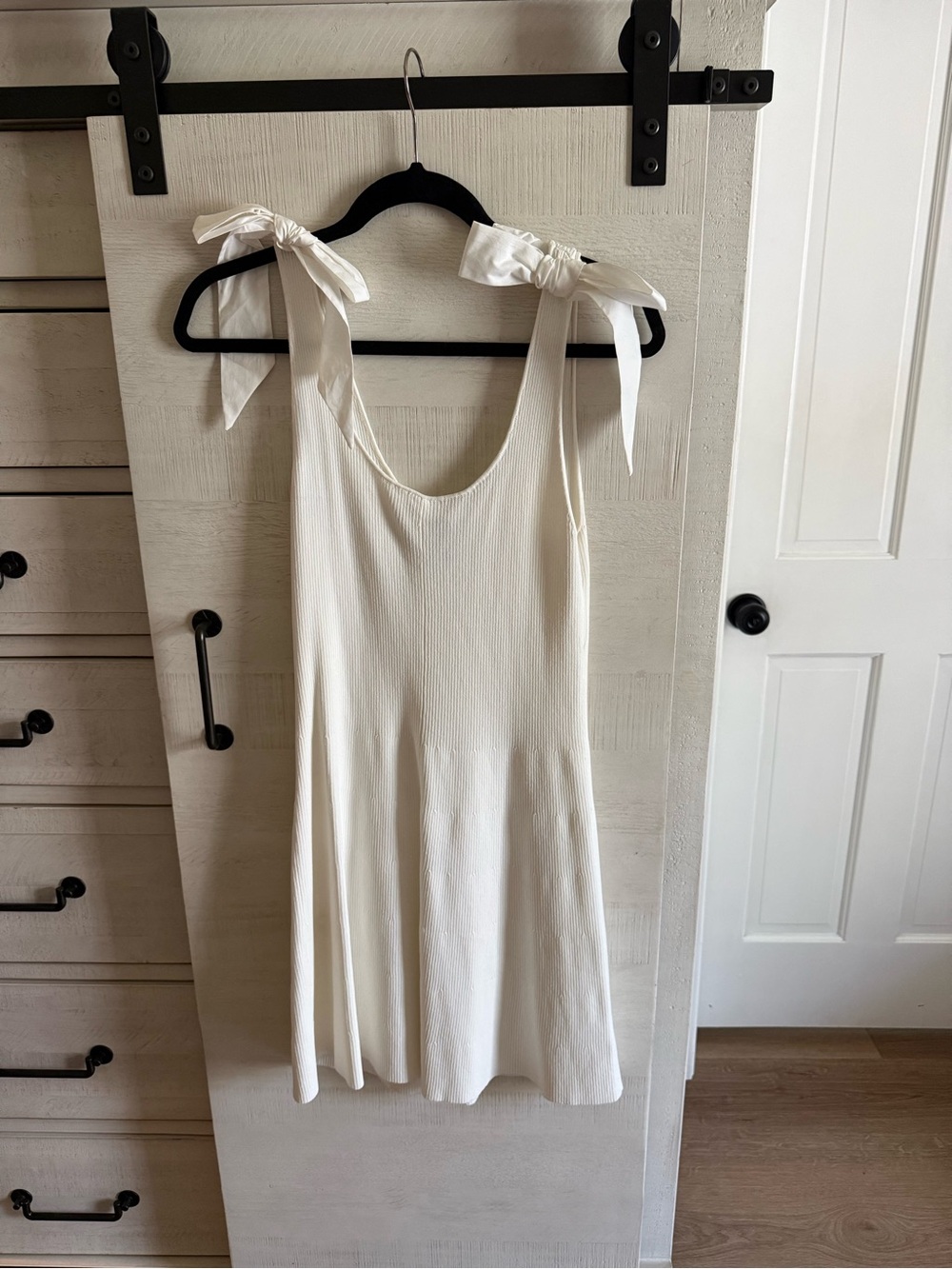 House of Harlow 1960 Cream Tie-Shoulder Scoop Dress Top